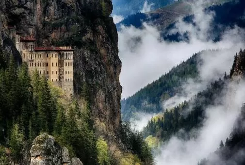 Trabzon'u Keşfet: Uzungöl, Sümela ve Şehrin Tüm Cazibesiyle Karadeniz Rehberi | Diş Hekimi Muhammet Aktürk | 0462 277 7777